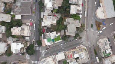 Corona virüsü salgını sırasında sokaklar boş, hava manzaralı..