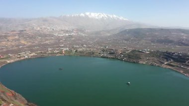 İsrail Hermon Dağı karla kaplı ve Ram Gölü
