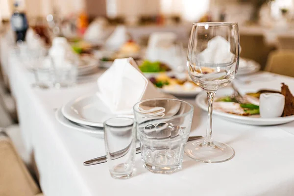 Elegante Eettafel Restaurant Hotel Met Wijnglazen — Stockfoto