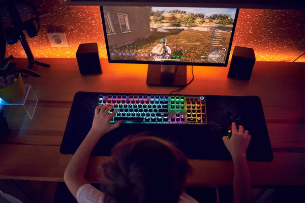 Foto Anak Gamer Remaja Yang Sedang Bermain Video Game Komputer Stok Gambar Bebas Royalti