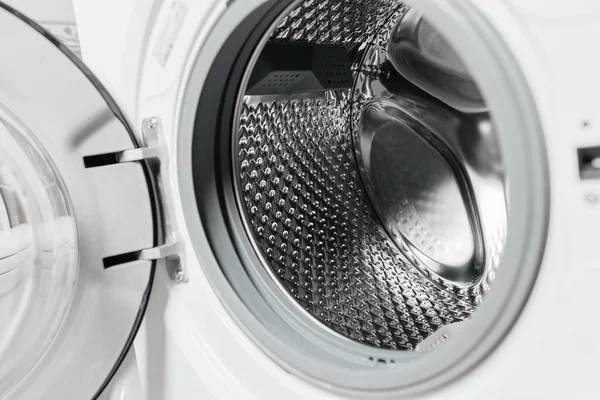 Máquina Doméstica Para Lavar Ropa Tela Con Una Tapa Abierta Imagen de stock
