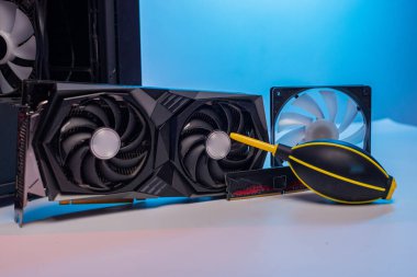 Kirli soğutucu havalandırma sistemi bilgisayar, tozdan temizleme