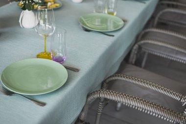 Yeşil arkaplanda basit tablo ayarı.