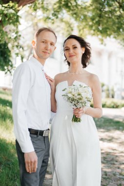 Düğünlerinde genç bir çift.