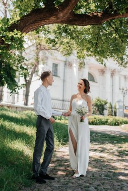 Düğünlerinde genç bir çift.