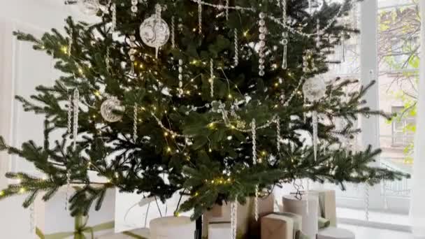 Νέο Έτος 2024 Διάθεση Χριστουγεννιάτικο Δέντρο Καλές Διακοπές Χριστουγεννιάτικο Κουτί — Αρχείο Βίντεο