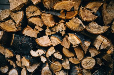Yakacak odun yığınının arka planı.