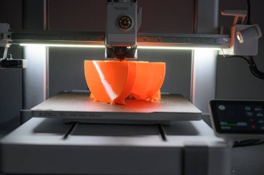 3d baskı makinesi işlemi. 3d hızlı prototip işleme konsepti