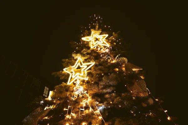 Beautifully Decorated Christmas Tree Decorated Garlands Shape Shining Stars Warm — Stock Photo, Image