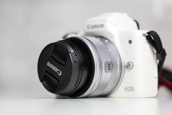 Kiew Ukraine Januar 2022 Weiße Digitale Spiegellose Kamera Canon Eos — Stockfoto