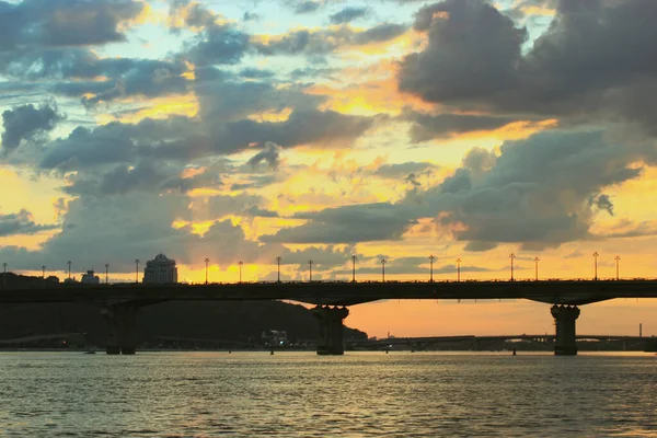 Contrasting Silhouette Car Bridge River Blue Water Blue Sky Sunset — Stock fotografie