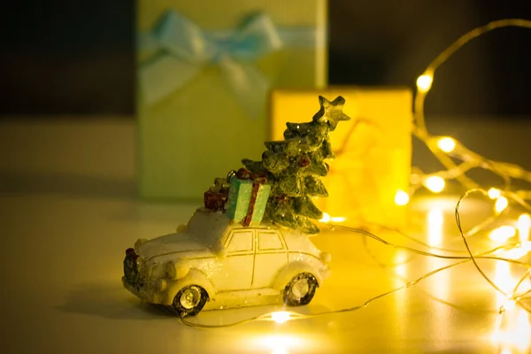 Retro Vintage Toy Car New Year Tree Roof Gifts Delivery — Stock Photo, Image