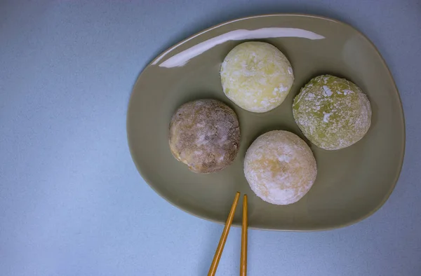 Pałeczki Tradycyjny Japoński Deser Mochi Lub Daifuku Ciasto Ryżowe Zbliżenie — Zdjęcie stockowe