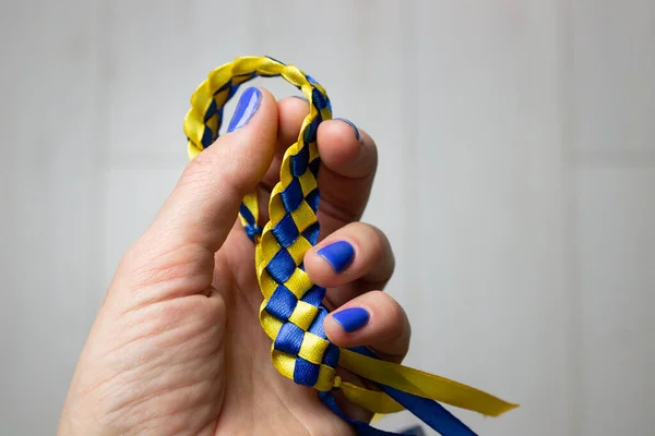 Patriótico Amarelo Azul Pulseira Amuleto Artesanato Rune Trabalho Mão Uma — Fotografia de Stock
