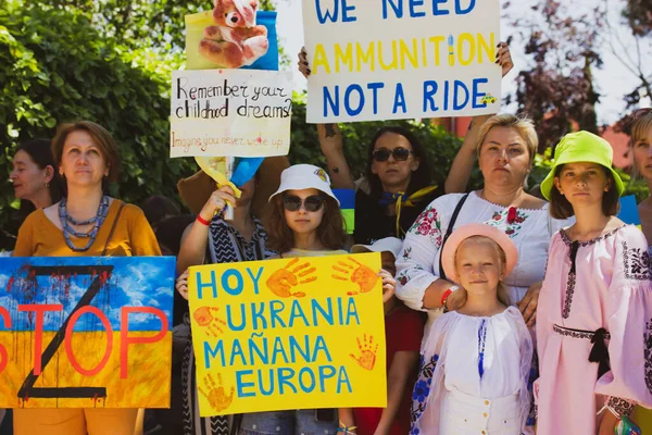 Madrid Spain July 2022 Crowd People Peaceful Rally Support Ukrainians — Stock Photo, Image