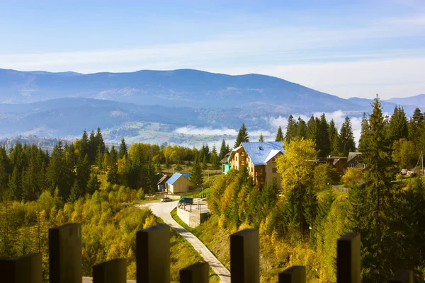 Schöne Aussicht Von Einem Fensterbalkon Auf Ein Dorf Den Karpaten — Stockfoto