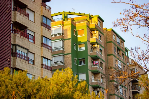 Saragossa Spanien Februar 2023 Moderne Wohnhäuser Nachbarschaft Mehrfamilienhäuser Blickpunkt Immobilien — Stockfoto