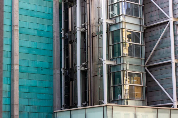 Externer Gläserner Aufzug Bürogebäude Geschäftseinkaufszentrum Transparenter Aufzug Außerhalb Eines Hauses — Stockfoto