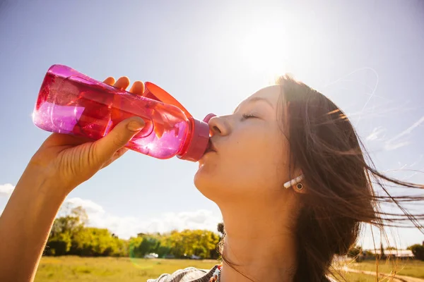 Young White Woman Drinks Water Pink Plastic Glass Bottle While — Stock Photo, Image