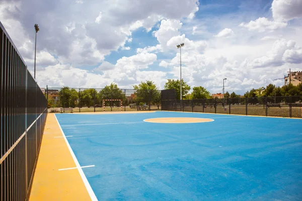 Empty Outdoor Basketball Court Blue Sky Blue Basketball Court Soccer — Stock Photo, Image