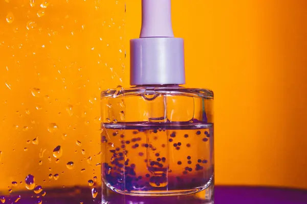 Hyaluronzuur Een Glazen Fles Met Een Pipet Een Oranje Achtergrond — Stockfoto