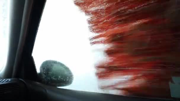 Waschen Des Autos Einer Automatischen Waschanlage Blick Auf Das Auto — Stockvideo