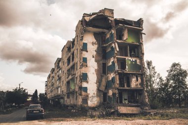 Borodyanka, Ukrayna 30 Eylül 2023 Rus askeri savaşı sırasında Ukraynalılara karşı yıkılan Konut binaları. Rus bombardıman uçaklarının evleri vurduğu bir yerleşim yeri.