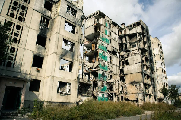 Borodyanka, Ukrayna 30 Eylül 2023 Rus askeri savaşı sırasında Ukraynalılara karşı yıkılan Konut binaları. Rus bombardıman uçaklarının evleri vurduğu bir yerleşim yeri.