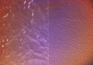 Çarpıcı bir kompozisyon, soyut sanatçılık ve gizem duygusunu uyandıran renk eğimine sahip bölünmüş bir görsel düzleme sahiptir. Soyut arkaplan.