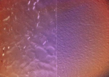 Çarpıcı bir kompozisyon, soyut sanatçılık ve gizem duygusunu uyandıran renk eğimine sahip bölünmüş bir görsel düzleme sahiptir. Soyut arkaplan.