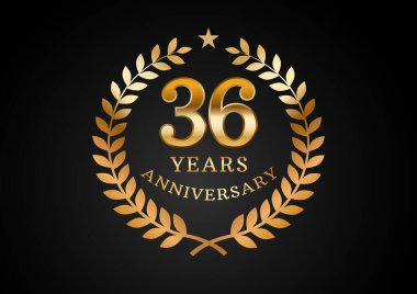 Yıldönümü kutlama geçmişinin vektör grafiği. Siyah arka planda defne çelengi olan 36 yıllık altın yıldönümü logosu. Düğün organizasyonu için iyi tasarım, doğum günü, davetiye, broşür, vs.