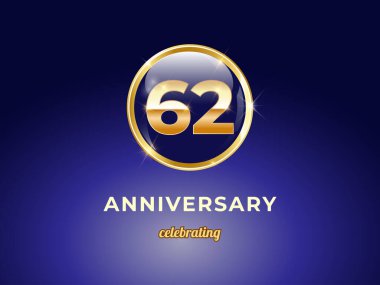 62 yıllık altın yıl dönümü logosu, lacivert arka planda altın yüzük çerçeveli yuvarlak mavi parlak düğme. Kutlama etkinliği, doğum günü vesaire için iyi tasarım..