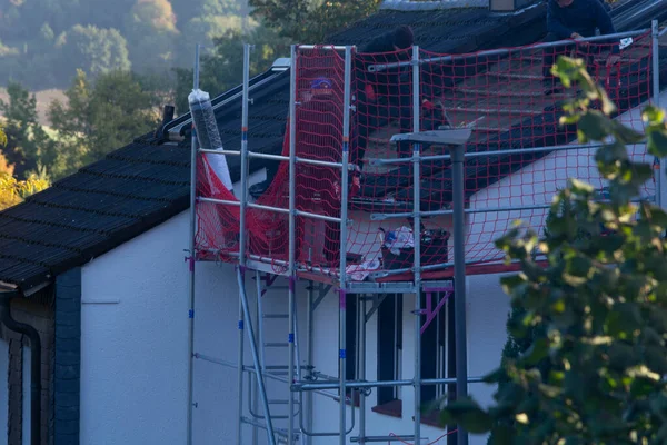 Heiligenhaus Nrw Germany Oktober 2022セラミック製の帯状疱疹で覆われた屋根の上の閉鎖 建物のタイル張り — ストック写真