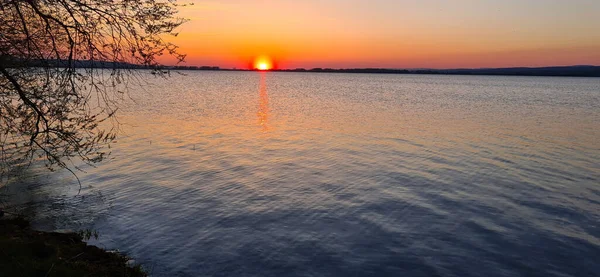 Όμορφο Ηλιοβασίλεμα Στη Λίμνη Ένα Αυτοκινούμενο Διακοπές Κάμπινγκ Στη Σουηδία — Φωτογραφία Αρχείου