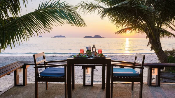 Romantisk Middag Solnedgången Tropisk Strand Thailand Koh Chang — Stockfoto