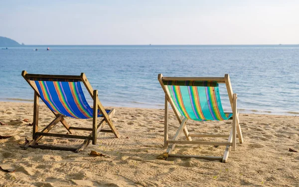 Cadeiras Praia Madeira Uma Praia Tropical Klong Kloi Beach Koh — Fotografia de Stock