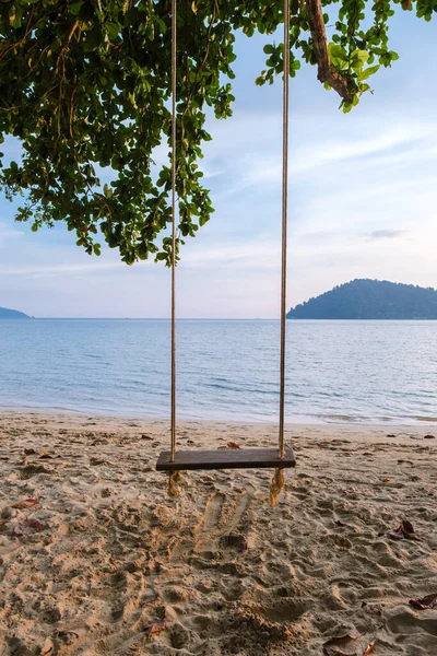 Klong Kloi Beach Koh Chang Tailândia Balançar Sob Uma Árvore — Fotografia de Stock