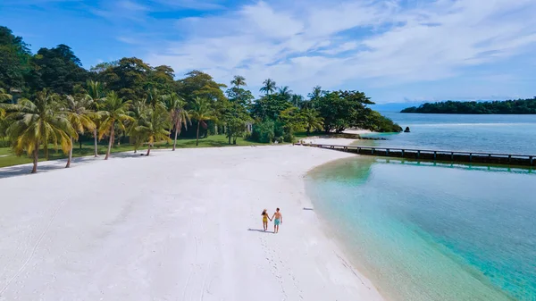 Paar Mann Und Frau Auf Einer Tropischen Insel Thailand Der — Stockfoto