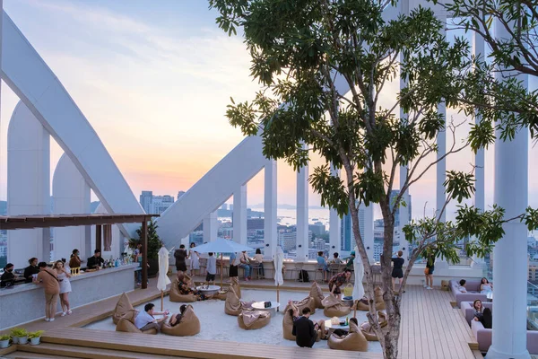 Arbour Hotel Pattaya Thailand November 2022 Rooftop Bar Mit Strandterrasse — Stockfoto