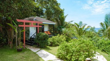 Koh Kood Tayland Ekim 2022, Tayland 'da tropik bir bahçede lüks bir tatil köşkü..