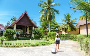 Koh Kood Tayland Ekim 2022, Tayland 'da tropik bir bahçede lüks bir tatil köşkü..