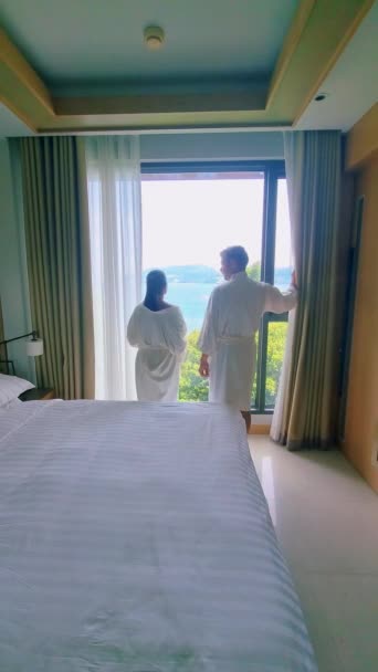 Couple Waking Hotel Bedroom Thai Asian Women Caucasian Men Waking — Stock Video