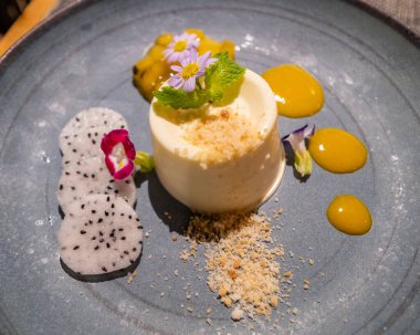 Tatlı ve meyveli bir masada en iyi manzara.