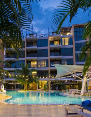 Phuket Tayland Kasım 2022, Skyview Otel havuzu Patong Phuket 'te lüks bir otel.. 