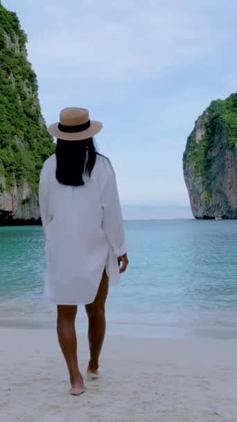 Pantai Maya Pagi Hari Koh Phi Phi Thailand Perempuan Asia — Stok Video