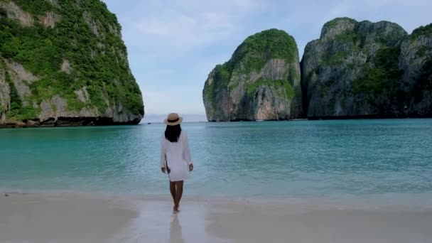Koh Phi Phi Thailand Perempuan Asia Thailand Dengan Topi Berjalan — Stok Video