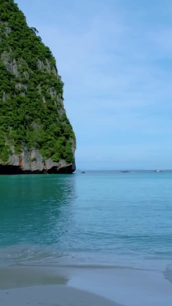 Пустой Пляж Майя Ранним Утром Туристов Пляже Пхи Пхи Таиланд — стоковое видео