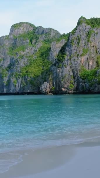 Pusta Plaża Maya Wczesnym Rankiem Bez Turystów Plaży Koh Phi — Wideo stockowe