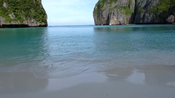 Praia Maya Vazia Início Manhã Sem Turistas Praia Koh Phi — Vídeo de Stock