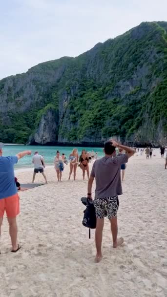 Koh Phi Phi Thaiföld Tengerpart Turistákkal Maya Strand Kora Reggel — Stock videók